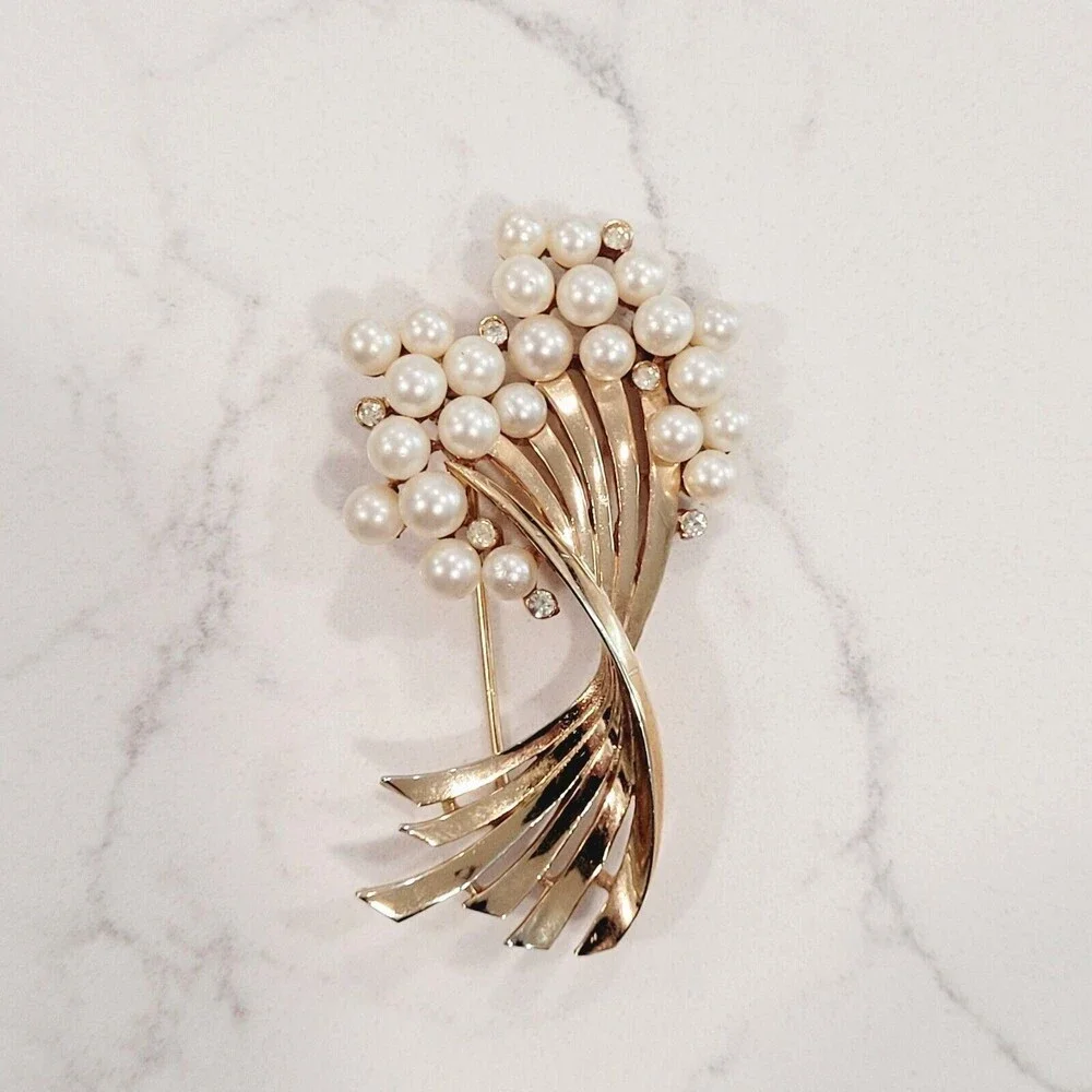 Crown Trifari Faux Pearl Rhinestone Swirl Brooch Gold Tone Cluster Bouquet MCM - Picture 16 of 16
